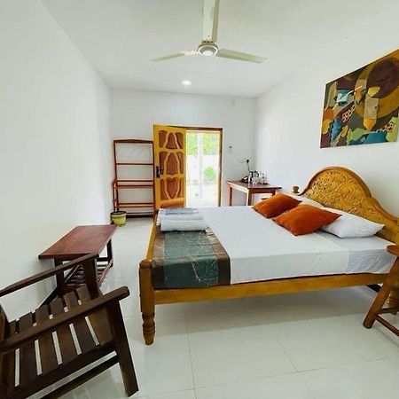 Ratnam Hotel Jaffna Exteriör bild